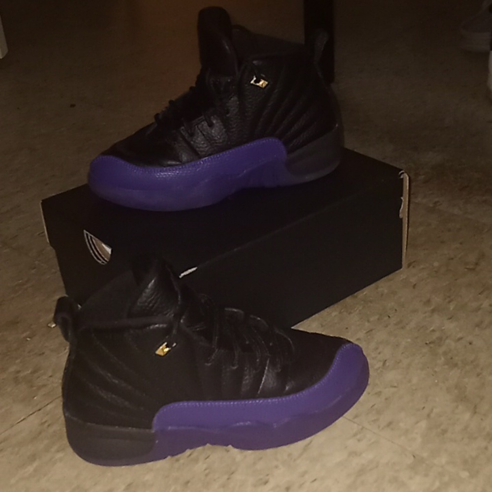 Jordan 12 Retro - Picture 2 of 4